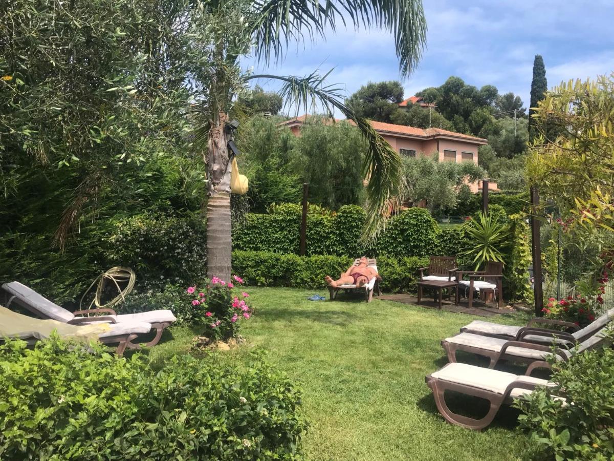 Le Jardin Sur Mer Avec Bike Et Mtb Tour Hotel Imperia Exterior foto